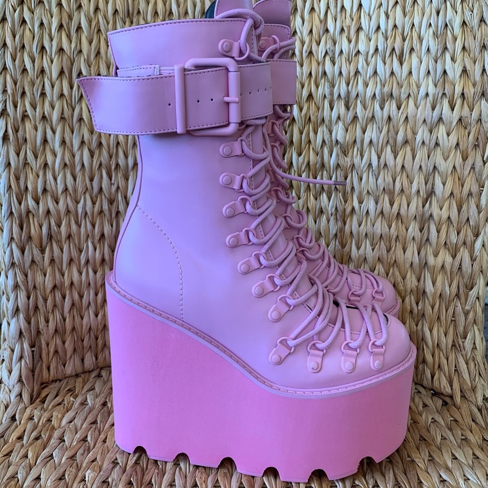 New Sugar Thrillz x Dolls Kill Pink Traitor Boot - Picture 3 of 8